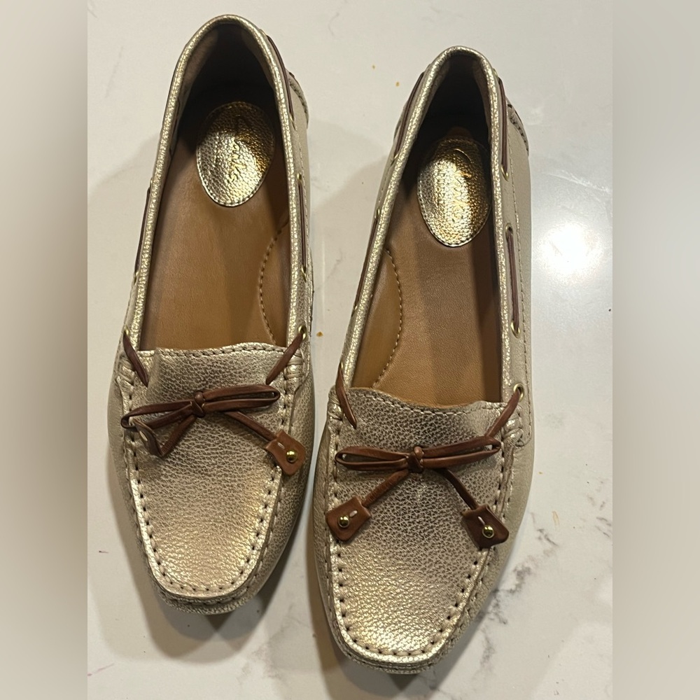New Clark’s artisan champagne loafer 6.5
